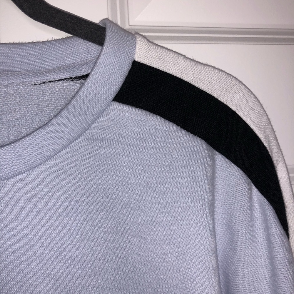 Light blue cropped sweatshirt - Picture 2 of 4